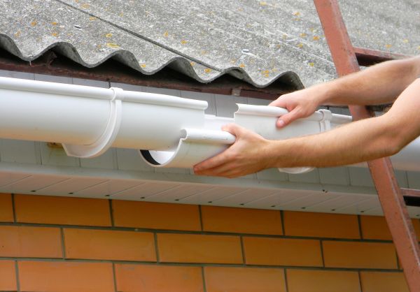Gutter Hanging in Gaffney